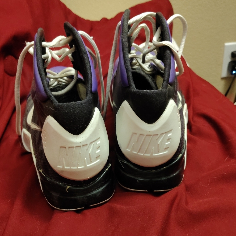 Nike Kobe Hyperdunks - image 2